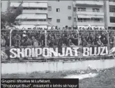  ??  ?? Grupimi i tifozëve të Luftëtarit, "Shqiponjat Bluzi", inisiatorë­t e letrës së hapur