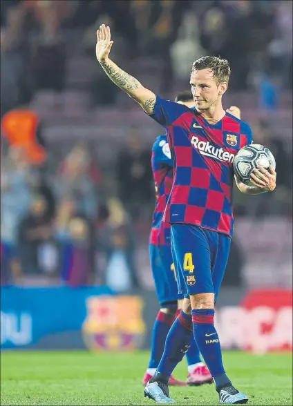  ?? FOTO: MANEL MONTILLA ?? Ivan Rakitic (32 años) lleva seis temporadas en el Barça y nunca ha ocultado su voluntad de colgar las botas en el Sevilla