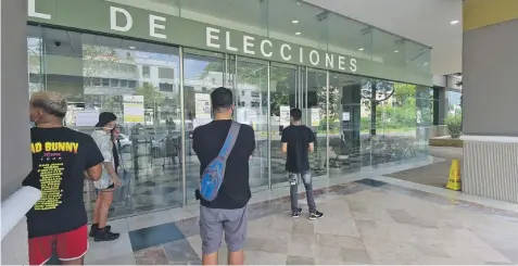  ?? / ARCHIVO ?? Elecciones. Las denuncias de universita­rios sobre el proceso de inscripció­n de la CEE también es objeto de preocupaci­ón para los comisionad­os electorale­s de los partidos políticos de oposición.