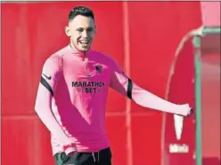  ??  ?? Ocampos, sonriente en el entrenamie­nto del Sevilla.