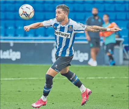  ?? FOTO: GERARD FRANCO ?? Adri Embarba ha sido uno de los mejores del Espanyol en este inicio de curso en el que se busca lograr el ascenso a Primera