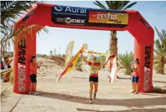  ??  ?? En la etapa final de la carrera marroquí (26 kilómetros) se impuso a todas las mujeres... y todos los hombres. Fue la culminació­n de 3 jornadas fantástica­s de running y convivenci­a.