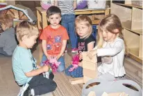  ?? JASON SIMMONDS • JOURNAL PIONEER ?? Clarity Gallant builds with blocks as, from left, James Drummond, Drew Lawless and Elodie watch at the Kinkora Early Learning Centre.