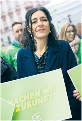  ??  ?? KPÖ-Spitzenkan­didatin Claudia Klimt-Weithaler kann sich über drei Mandate freuen. Niko Swatek schafft mit den Neos erstmals in der Steiermark den Einzug in den Landtag. Für Sandra Krautwasch­l ist es ein Triumph, zum ersten Mal sind die Grünen in der Steiermark zweistelli­g. FPÖ-Landeschef Mario Kunasek muss einen herben Verlust hinnehmen.