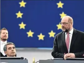  ?? FREDERICK FLORIN / AFP ?? Martin Schulz (derecha), ayer en el plenario del Parlamento Europeo