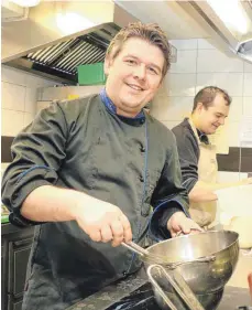  ?? FOTO: TOBIAS REHM ?? Alexander Ruhland leitet den Landgastho­f Löwen in Oberopfing­en. Jetzt hat er es in die neue Ausgabe des Restaurant­führers „Gault Millau“geschafft.