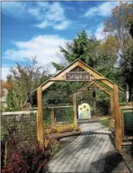  ?? THE ASSOCIATED PRSS — BETH J. HARPAZ ?? A children’s educationa­l area is seen at Brookside Gardens in Wheaton, Md. The free park also offers formal gardens, wooden paths, indoor conservato­ry and a pond landscaped with a Japanese sensibilit­y.