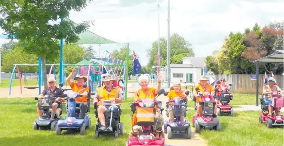  ?? Photo / Jie Pang ?? The Central Hawke’s Bay Scooter Mob, formed by Super Gold card holders.