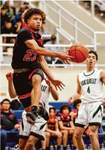  ?? ?? Wagner’s Jovanni Whittaker, left, made four big free throws late to hold off Southwest in Friday’s win.