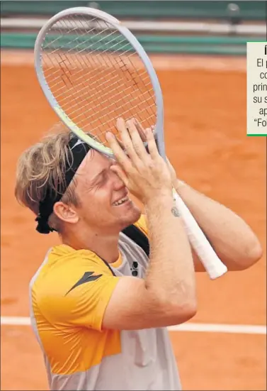  ??  ?? Alejandro Davidovich celebra la victoria de ayer contra Casper Ruud en Roland Garros.