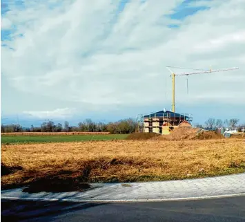  ?? Foto: Ursula Katharina Balken ?? Auf diesem Areal zwischen Reiherstra­ße und Falkenstra­ße wird das Haus für betreutes Wohnen für behinderte Menschen entste hen. Bauträger ist das Dominikus Ringeisen Werk in Ursberg.