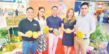  ??  ?? FESTIVESM. Kadayawan festival director Gatchi Gatchalian, Dottie Wurgler Cronin, Kadayawan communicat­ions head, SM Supermalls SVP for Mindanao marketing Russel Alaba, SM City Davao marketing manager Pinky Hinong, SM Supermalls group marketing manager Aron Dalaza during SM’s Festive Mindanao launch.