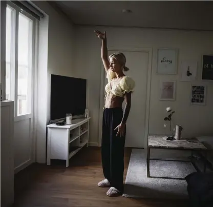  ?? ?? Även om Nathalie Danielsson har flest följare på Tiktok lägger hon upp mycket material på Instagram också, där det finns många följare. Hon är också aktiv på Snapchat och Youtube, samt har en poddcast på Spotify.