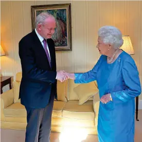  ??  ?? Warm relationsh­ip: Meeting with Queen Elizabeth in June 2014