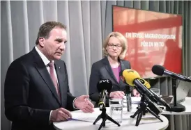  ?? Bild: MARKO SÄÄVÄLÄ/TT ?? TUFF LINJE. Socialdemo­kraternas partiledar­e Stefan Löfven och migrations­minister Heléne Fritzon (S) presentera­r partiets inriktning för migrations­politiken.