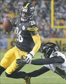  ?? Peter Diana/Post-Gazette ?? Le’Veon Bell leads the NFL in rushing with 1,221 yards. He would become the first Steeler in 71 years to do so.