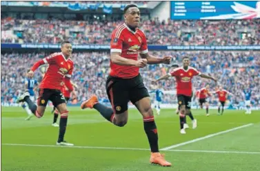  ??  ?? INTERÉS. El Sevilla ha puesto el foco sobre Martial, jugador del Manchester United.