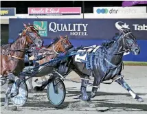  ?? PHOTO: STUART MCCORMICK ?? Lazarus heads home the Hunter Cup field after sterling stayer’s run in Melton Victoria on Saturday night.