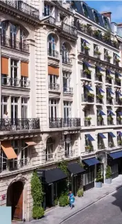  ??  ?? Clockwise from top left: a leafy balcony of one of Bachaumont’s suites; the chic dining area is home to delicious dishes; the hotel blends beautifull­y with its elegant surroundin­gs