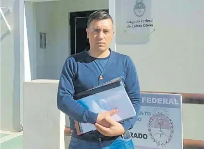  ??  ?? Diputado provincial. Claudio Peralta Barría logró sobrevivir. En 2019 había perdido a su hermano Carlos.