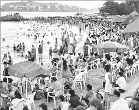  ??  ?? En Acapulco se llenaron 79 por ciento de los cuartos de hotel durante este fin de semana ■ Foto Notimex