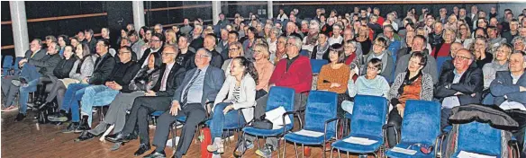  ?? FOTO: REINER SCHICK ?? Rund 200 Besucher waren neugierig und wollten die Laemmle-Doku vorab im Kulturhaus sehen.