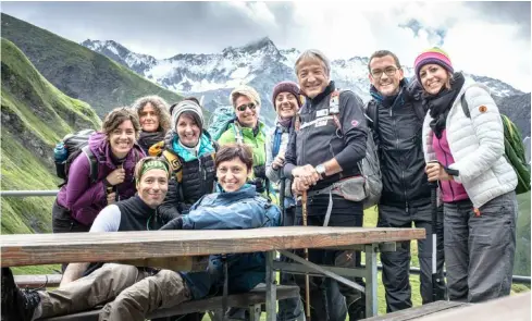  ?? PAOLO LUPPINO ?? I partecipan­ti al ‘Viaggio dell’Eroe’ (terzo da destra, Roberto Alberio)