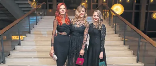  ??  ?? Aleksandra Dojčinović, Sandra Perković i Marija Borić (lijevo); na Svjetskom atletskom prvenstvu u Londonu ponovno je bila zlatna (desno)