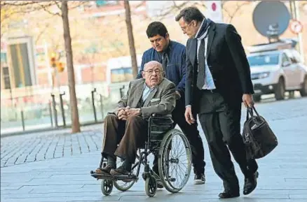  ?? TONI ALBIR / EFE ?? Félix Millet entrando en la Ciutat de la Justícia en la mañana de ayer