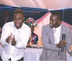  ??  ?? Valentine Zharira performs with fellow gospel musician Sabastian Magacha at the wedding