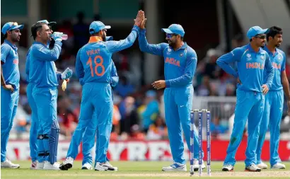  ?? Reuters ?? india’s Virat Kohli celebrates a south african wicket with his players. —