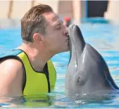  ??  ?? Pucker up: Walliams in Dubai