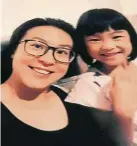  ??  ?? 李淑玲與她的小女兒。