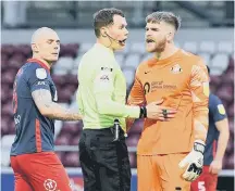  ??  ?? Lee Burge makes his views known to the referee.