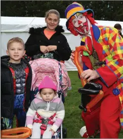  ??  ?? Lisa, Aria and Hayden Payne from Cork met ‘Conor the Clown’ at Mallow Castle last Saturday afternoon.