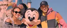  ?? EPA ?? Dall’alto: la curiosa esultanza di Mbappé e Neymar ieri; il brasiliano a Disneyland Paris con la fidanzata... e Topolino