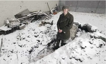  ?? GREG SOUTHAM ?? Student Dylan Ferris built a replica of a First World War battlefiel­d trench in his backyard.