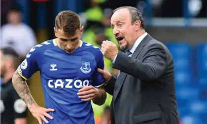  ?? ?? Everton’s manager Rafael Benítez with Lucas Digne in August. Photograph: Greig Cowie/Rex/Shuttersto­ck