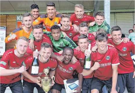  ?? FOTO: THOMAS WARNACK ?? Auch 2018 wird - wie hier Hannover im Frühjahr 2017 - eine Mannschaft über den Gewinn des Yokohama-Cups jubeln.