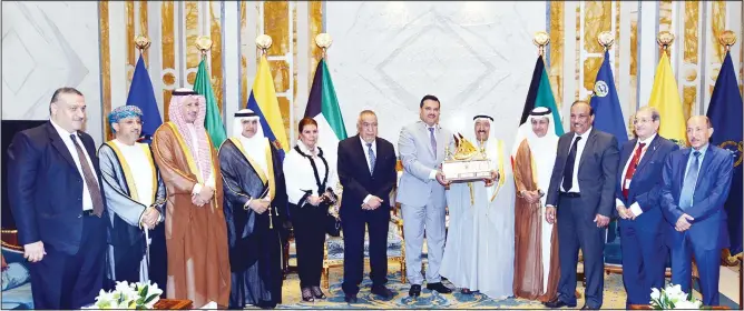  ?? KUNA photo ?? His Highness the Amir Sheikh Sabah Al-Ahmad Al-Jaber Al-Sabah received at Bayan Palace Monday Minister of Health Dr Jamal Mansour Al-Harbi and members of the Gulf Union for Cancer Control on the occasion of the first
Gulf joint conference on cancer...