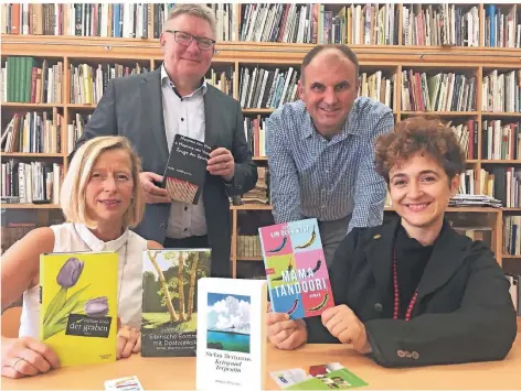  ?? FOTO: ANJA SETTNIK ?? Sigrun Hintzen, Harald Kunde, Ludger Kazmiercza­k und Valentina Vlasic (von links)