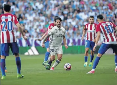  ??  ?? DUDA SOBRE ISCO. El malagueño apunta a titular en el rombo blanco, aunque su posición podría ser otra.