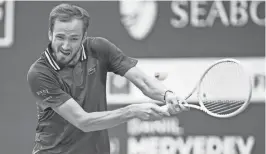  ?? BRANDON MAGPANTAY/SPECIAL TO THE DESERT SUN ?? Daniil Medvedev returns to Carlos Alcaraz during the BNP Paribas Open men’s final on Sunday at the Indian Wells Tennis Garden.