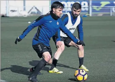  ??  ?? CONVALENCI­ENTE. Pablo Piatti, en un entrenamie­nto reciente con el Espanyol.