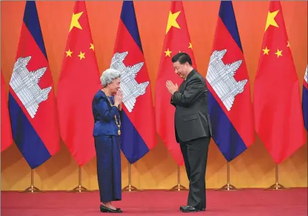  ?? ZHANG LING / XINHUA ?? President Xi Jinping awards Cambodia’s Queen Mother Norodom Monineath Sihanouk the Friendship Medal of the People’s Republic of China on Friday at the Great Hall of the People in Beijing.