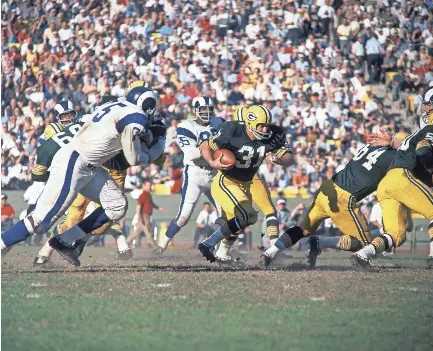  ?? DARRYL NORENBERG-USA TODAY SPORTS ?? Green Bay Packers running back Jim Taylor (31) carries the ball against the Los Angeles Rams at the Los Angeles Memorial Coliseum.