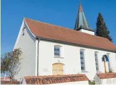  ?? FOTO: ANGELA FESSLER ?? An der sanierten Kapelle in Dreiheilig­en gibt es eine Gedenktafe­l für gefallene Vorarlberg­er.