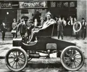 ?? Fotos: Jasper Jacobs/BELGA/dpa ?? Henry Ford nutzte Fließbände­r, um daran Autos bauen zu lassen. Auch Schutzmask­en werden heute an Fließbände­rn herge‰ stellt.
