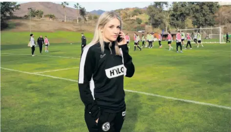  ?? FOTO: HEIKO LEHMANN ?? Team-Managerin Selina Wagner kann sich im Trainingsl­ager der SV Elversberg in Spanien nicht über Langeweile beklagen.