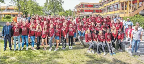  ?? FOTO: THOMAS SIEDLER ?? 63 Abiturient­en haben am Technische­n Gymnasium in Aalen ihre Schulzeit beendet.